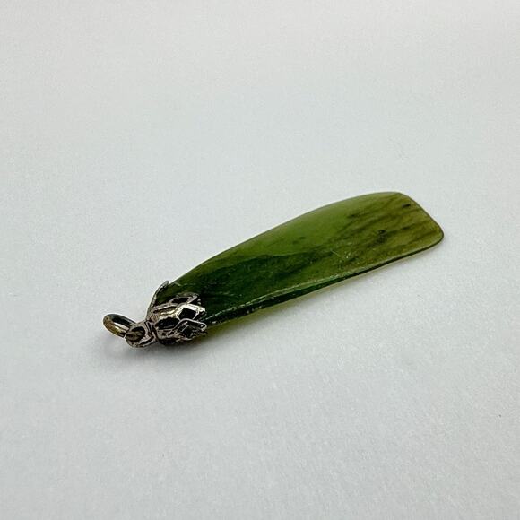 Vintage Mid-Century Modern Nephrite Jade Pendant - Picture 5 of 7